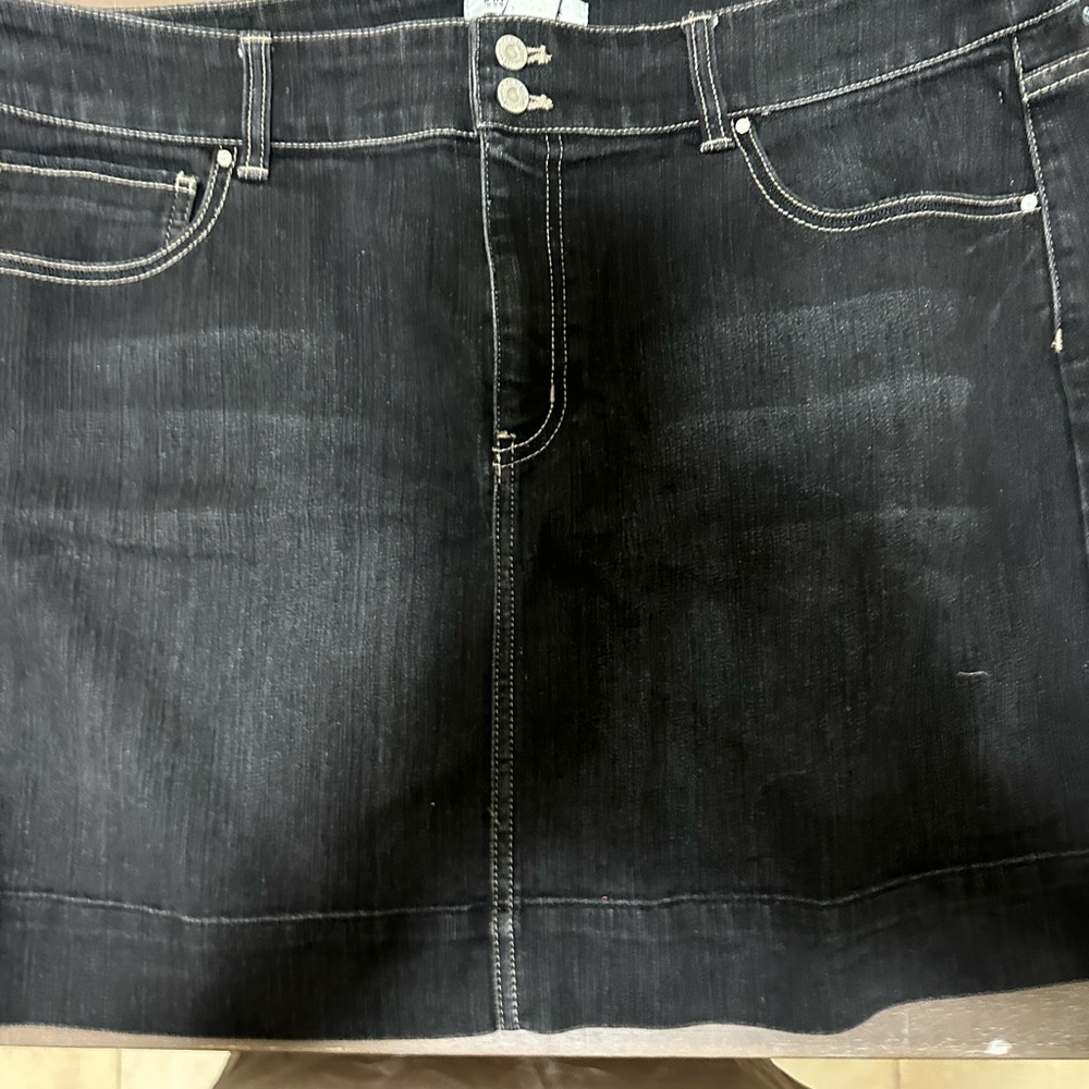 White House Black Market mini skirt size 16